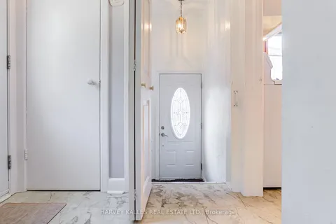 108 Edgecroft Rd, Toronto, ON M8Z 2C3