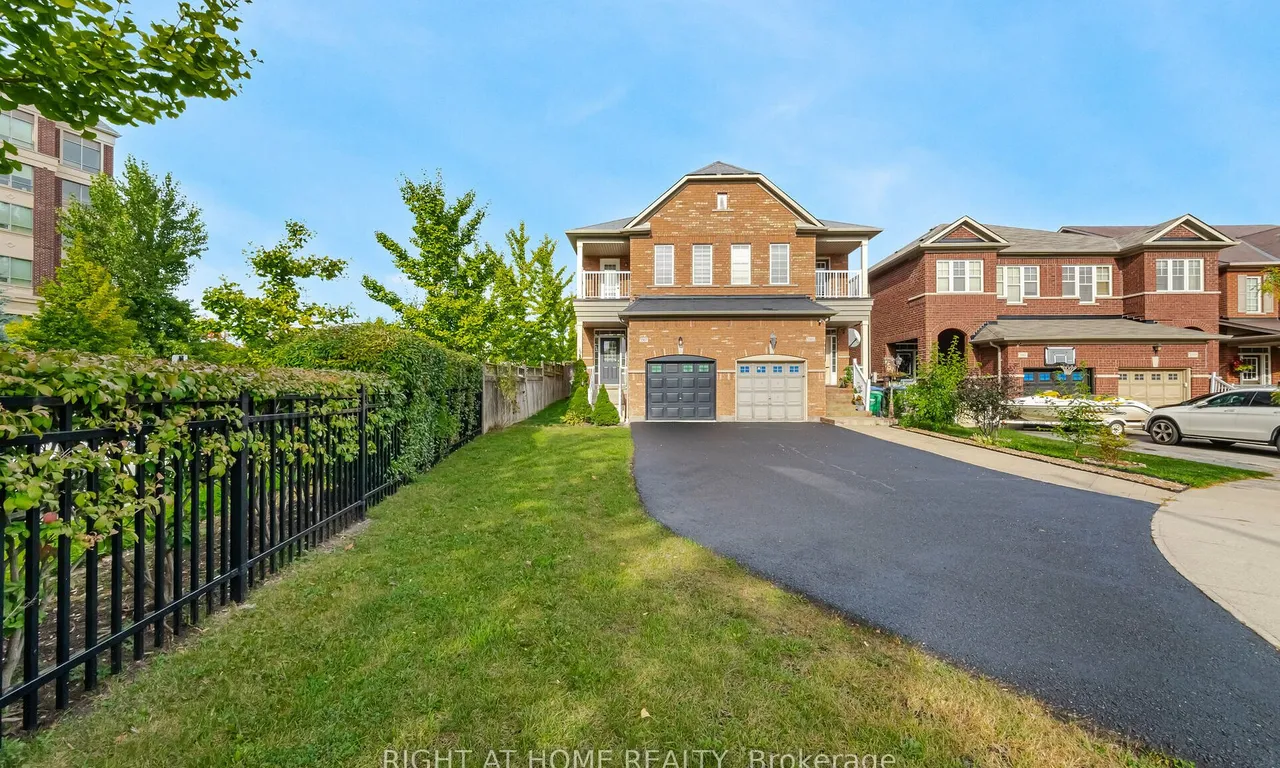 5567 Bonnie St, Mississauga, ON L5M 0N7