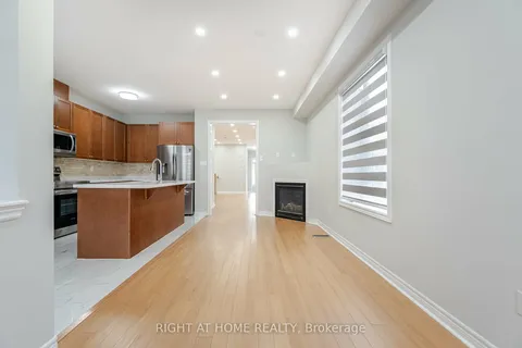 5567 Bonnie St, Mississauga, ON L5M 0N7