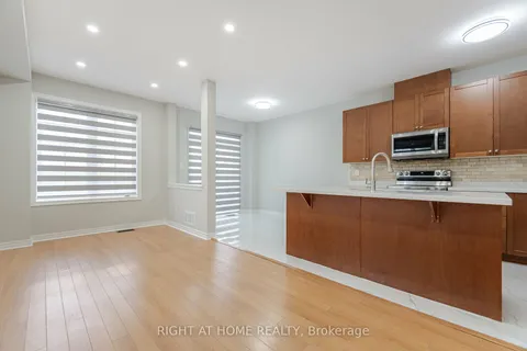 5567 Bonnie St, Mississauga, ON L5M 0N7