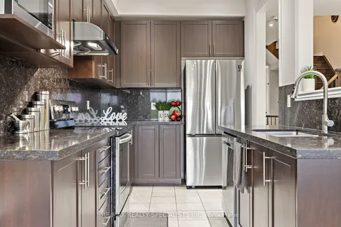 104 Little Britain Cres, Brampton, ON L6Y 0C3