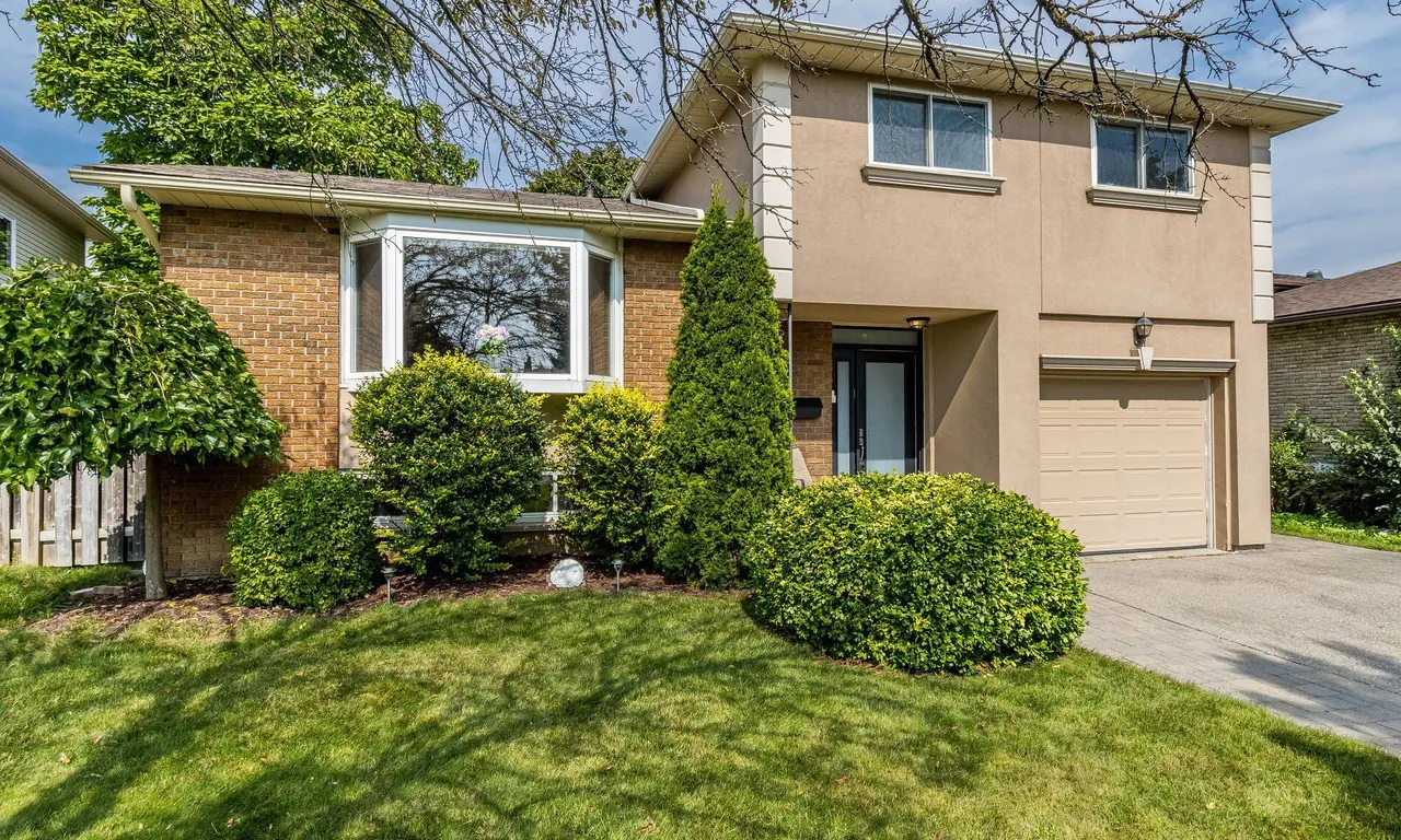18 Governor Grove Cres, Brampton, ON L6Y 1A6