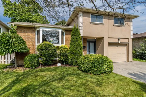 18 Governor Grove Cres, Brampton, ON L6Y 1A6