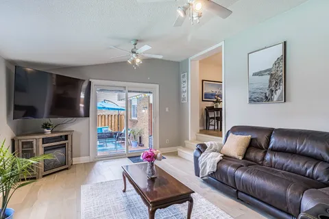 18 Governor Grove Cres, Brampton, ON L6Y 1A6