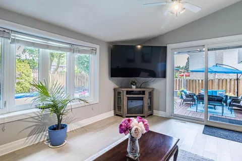 18 Governor Grove Cres, Brampton, ON L6Y 1A6