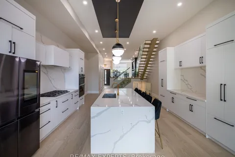 1042 Enola Ave, Mississauga, ON L5G 4A9