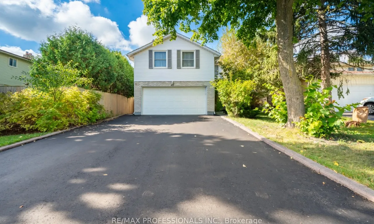 42 Reynier Dr, Brampton, ON L6Z 1L7