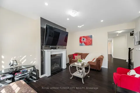 384 Remembrance Rd, Brampton, ON L7A 4X9