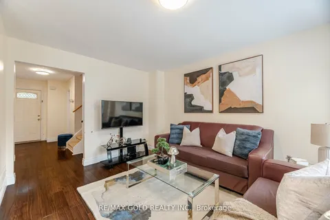 8 Murdoch Dr, Brampton, ON L6X 3Y2