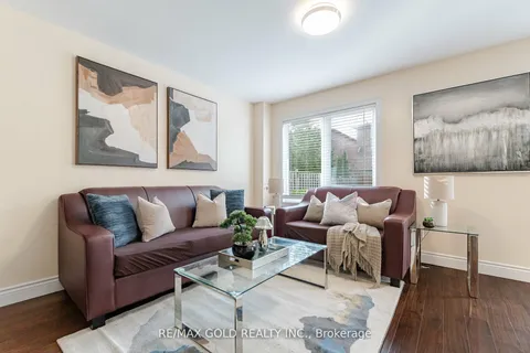 8 Murdoch Dr, Brampton, ON L6X 3Y2