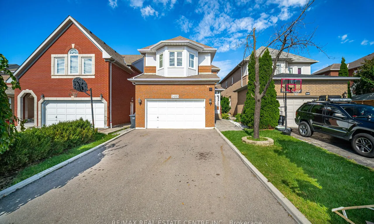 2485 Strathmore Cres, Mississauga, ON L5M 5K9