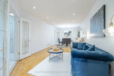 2485 Strathmore Cres, Mississauga, ON L5M 5K9