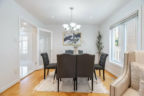 2485 Strathmore Cres, Mississauga, ON L5M 5K9