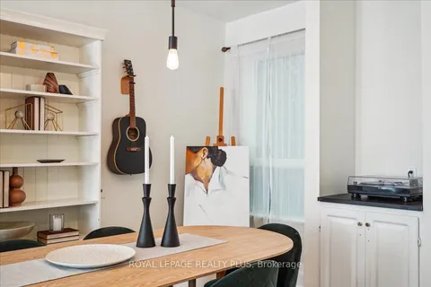 224 Annette St, Toronto, ON M6P 1P8