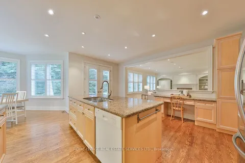 1714 The Pines, Mississauga, ON L5J 4V5