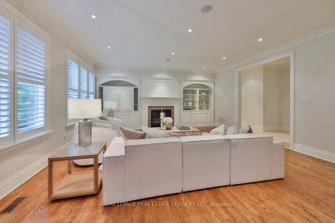 1714 The Pines, Mississauga, ON L5J 4V5