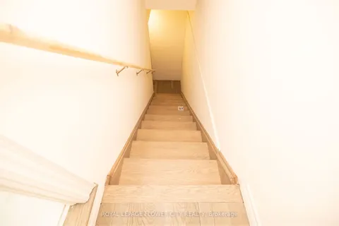 38 Queenpost Dr, Brampton, ON L6Y 6L2