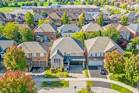 1260 Pepperbush Pl, Oakville, ON L6M 4B7