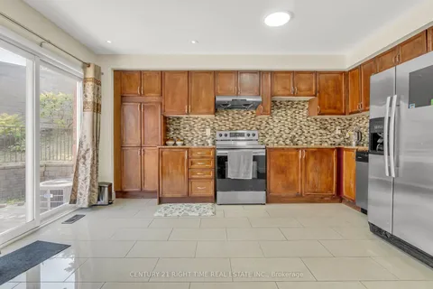 32 Elmpark Crt, Brampton, ON L6P 1A8