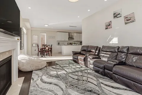 76 Elmcrest Dr, Brampton, ON L6Y 5Z1