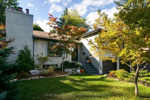 4 Pinehurst Cres, Toronto, ON M9A 3A5