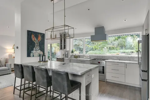 4 Pinehurst Cres, Toronto, ON M9A 3A5