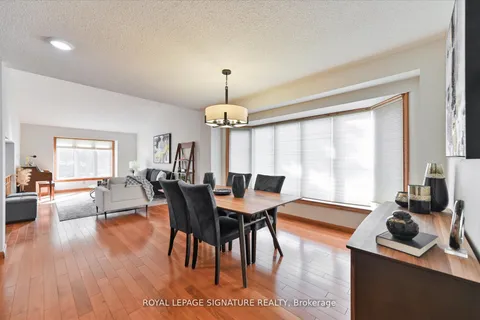 2368 Folkway Dr, Mississauga, ON L5L 3B6