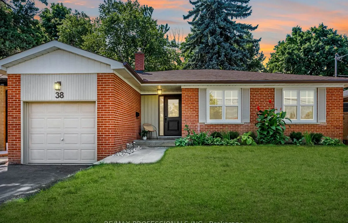 38 Stanwood Cres, Toronto, ON M9M 1Z9