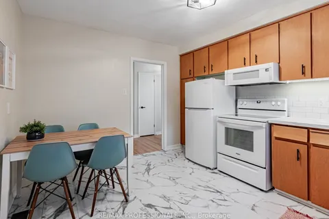 38 Stanwood Cres, Toronto, ON M9M 1Z9