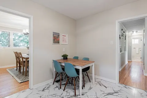 38 Stanwood Cres, Toronto, ON M9M 1Z9