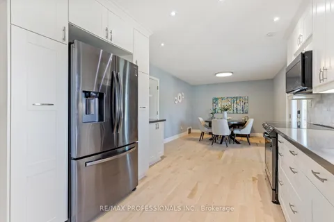 17 Delma Dr, Toronto, ON M8W 4N3