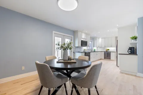 17 Delma Dr, Toronto, ON M8W 4N3