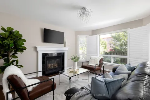 2410 Edgerose Lane, Oakville, ON L6M 4X5