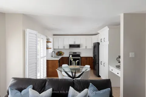 2410 Edgerose Lane, Oakville, ON L6M 4X5