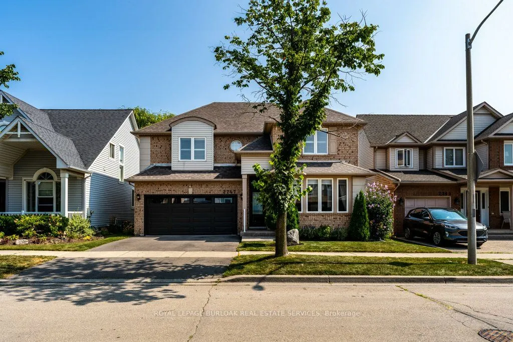 2247 Pathfinder Dr, Burlington, ON L7L 6L6