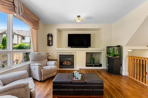 2247 Pathfinder Dr, Burlington, ON L7L 6L6