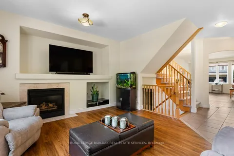 2247 Pathfinder Dr, Burlington, ON L7L 6L6