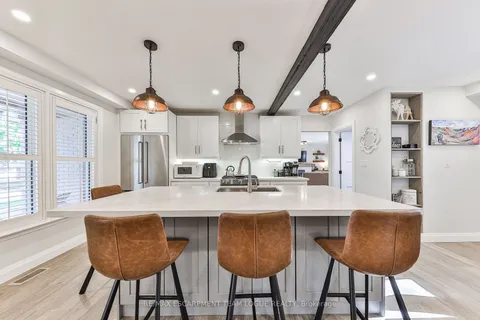 668 Cherrywood Dr, Burlington, ON L7T 3X1