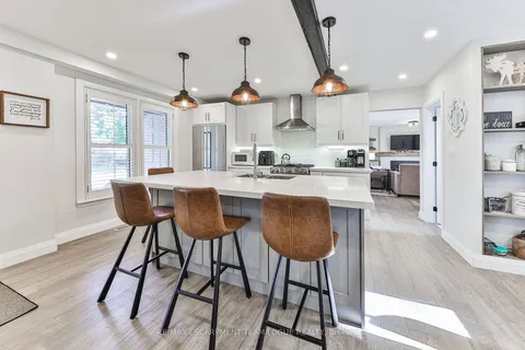 668 Cherrywood Dr, Burlington, ON L7T 3X1