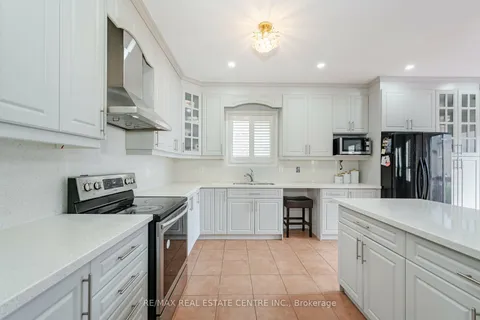 8 Goreridge Cres, Brampton, ON L6P 1P2