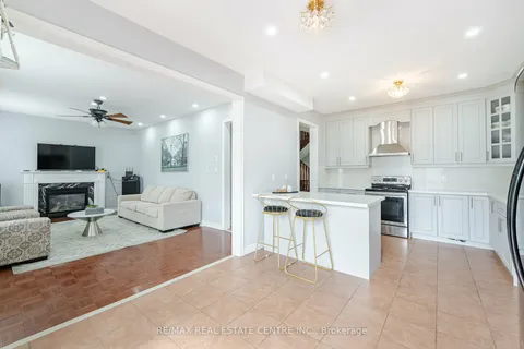 8 Goreridge Cres, Brampton, ON L6P 1P2