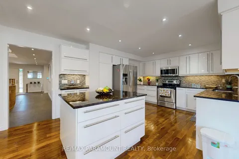 3960 Chadburn Cres, Mississauga, ON L5L 3X4