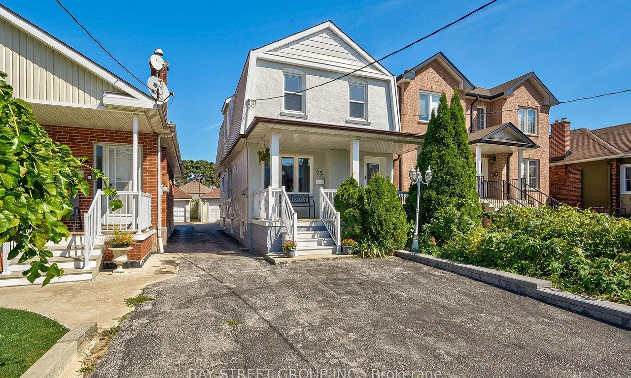 25 Yarrow Rd, Toronto, ON M6M 4E2