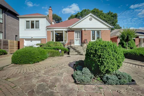 25 Beaucourt Rd, Toronto, ON M8Y 3G1