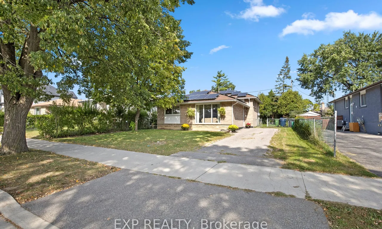 27 Blackbush Dr, Toronto, ON M9V 3N8