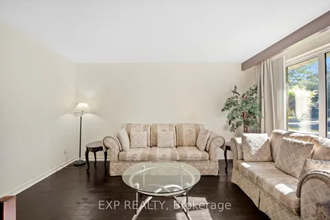 27 Blackbush Dr, Toronto, ON M9V 3N8