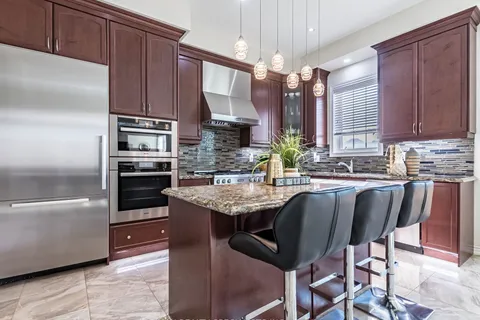 18 Yarmouth St, Brampton, ON L7A 4X7
