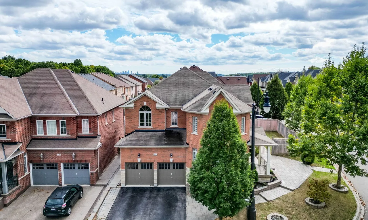 127 Lloyd Sanderson Dr, Brampton, ON L6Y 0Z9