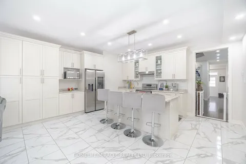 44 Adventura Rd, Brampton, ON L7A 5A7
