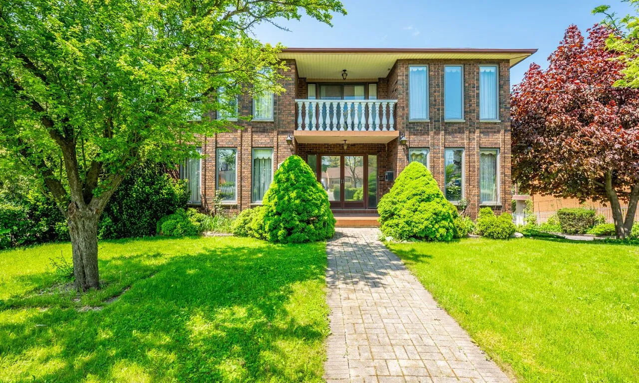 2960 Weston Rd, Toronto, ON M9M 2S7